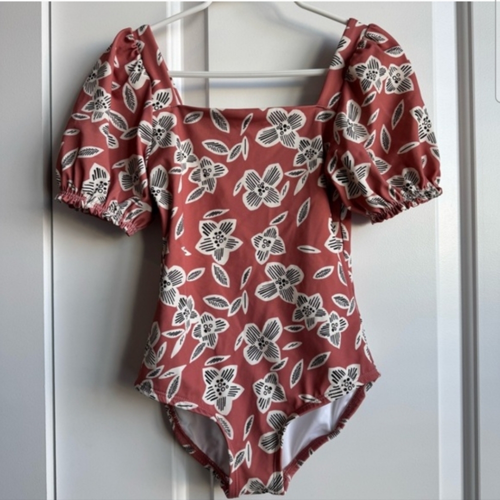 ISO--DO NOT PURCHASE--Hanna Andersson Floral Kids One Piece - Pink and White